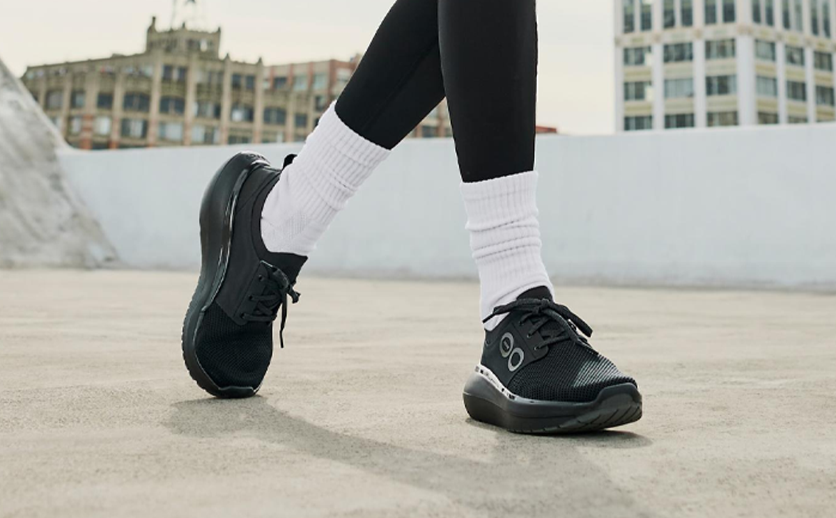Women's OOmy Stride - Black - Image 10